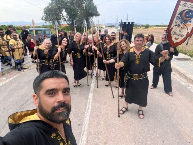 Momentos previos al desfile Benifaraig 2025