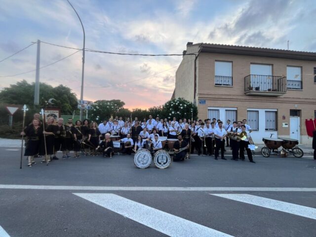 Desfile finalizado y posando con una magnifica banda. Gracias